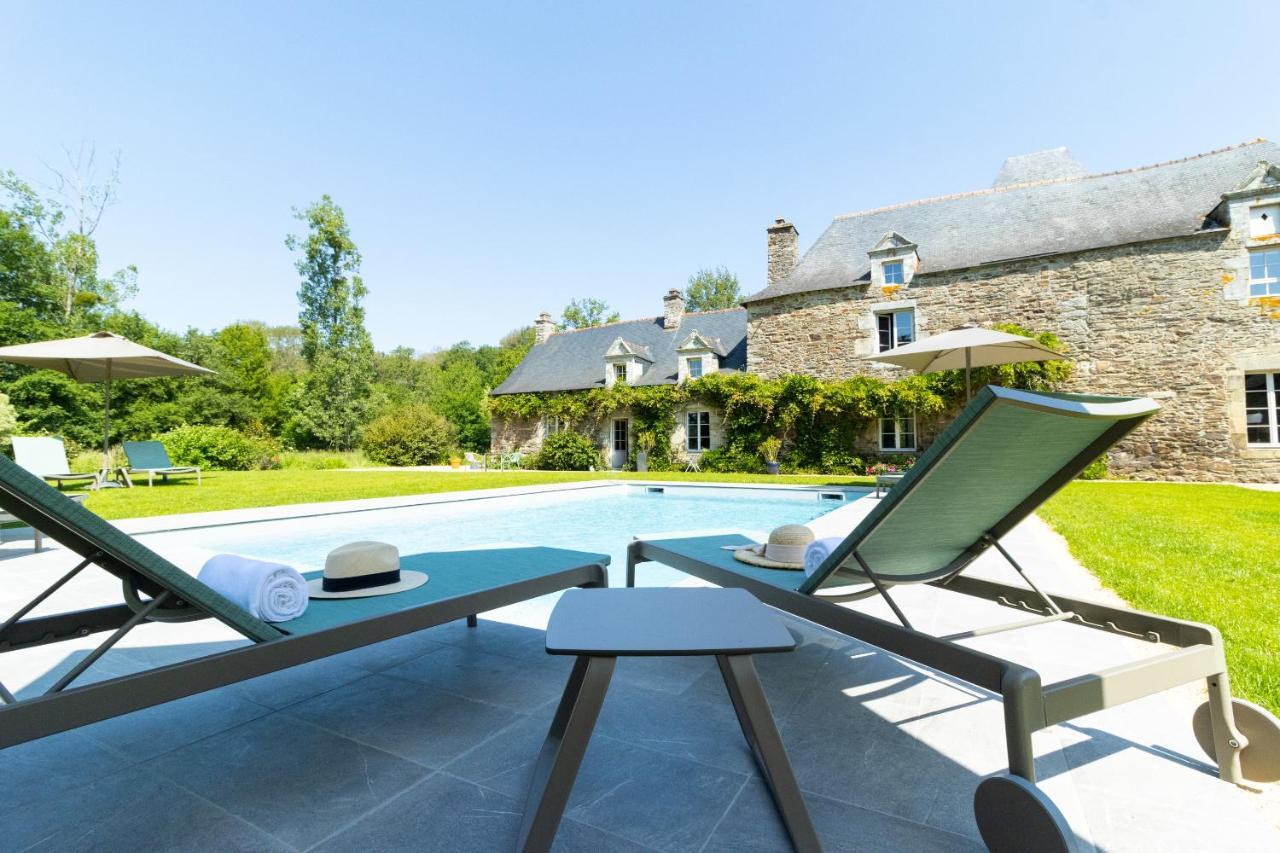 Manoir Du Vau D Arz Gites Et Chambres D Hotes Avec Piscine Malansac Exterior photo