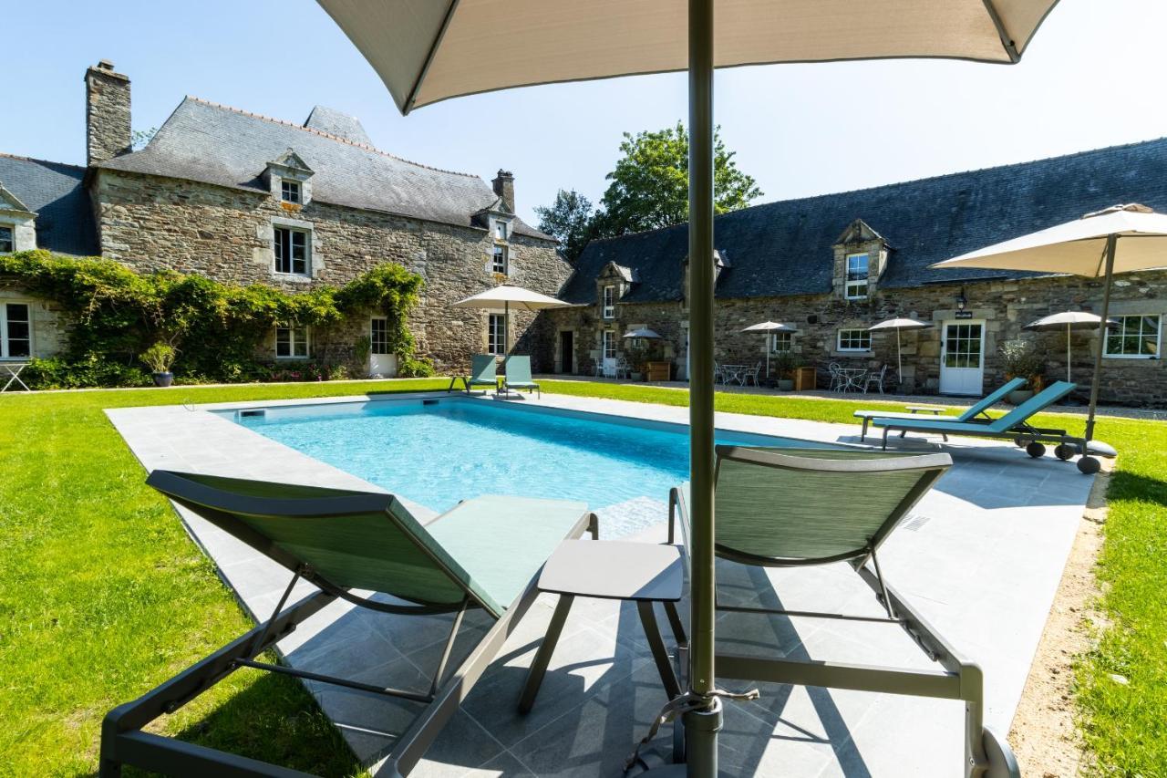 Manoir Du Vau D Arz Gites Et Chambres D Hotes Avec Piscine Malansac Exterior photo